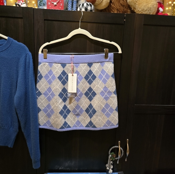 LoveshackFancy Skirt ( M) & Scott and Scott London Sweater (L) Set Retails $645 - Picture 5 of 9